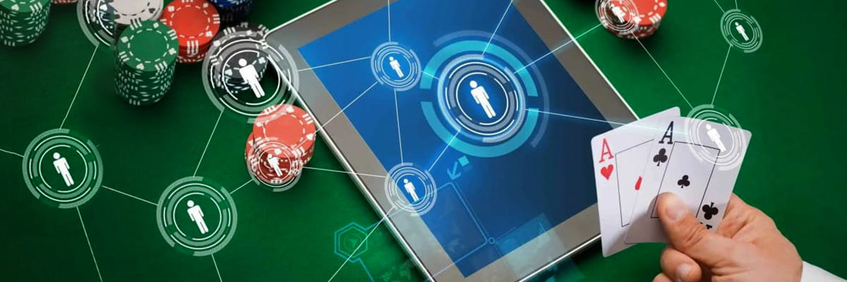 G777 casino montage with game tiles and live dealer scenes